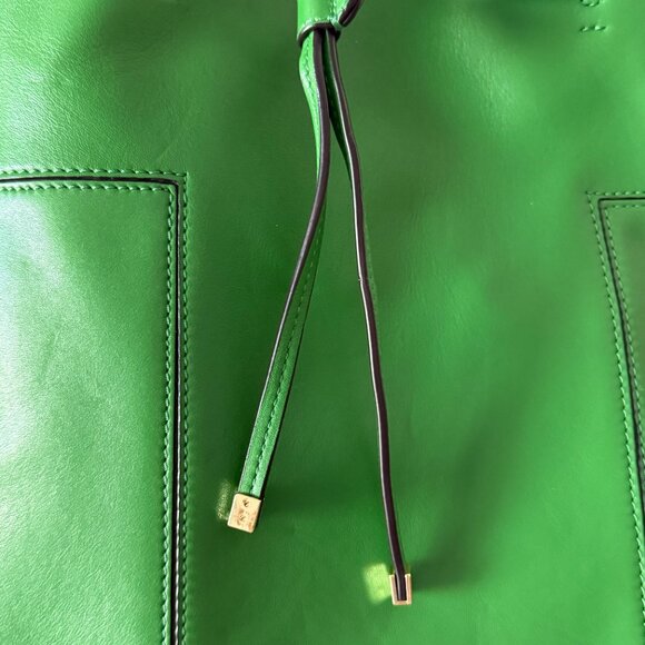 Tory Burch Block T Bucket Bag - Green Leather - Picture 6 of 9